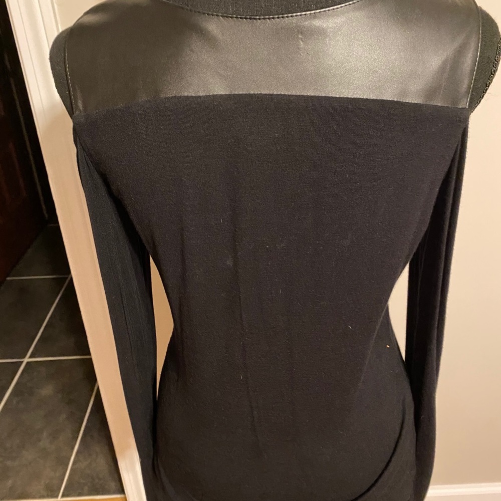 Venus black open shoulder top - Picture 3 of 11